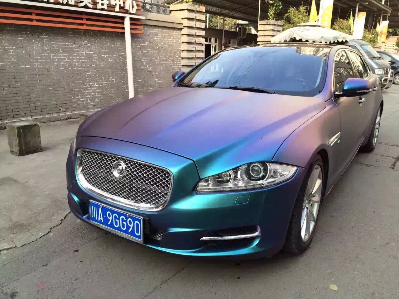 汽车贴膜与汽车喷漆哪个好?特效漆品牌商驰越世纪分析